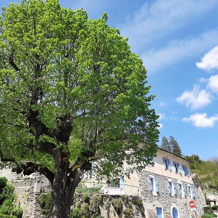 Le Sareymond Bed & Breakfast Menee Bagian luar foto