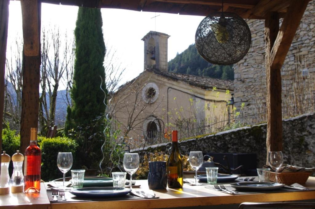 Le Sareymond Bed & Breakfast Menee Bagian luar foto