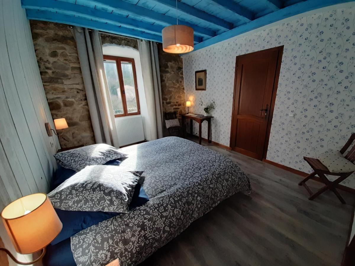 Le Sareymond Bed & Breakfast Menee Bagian luar foto