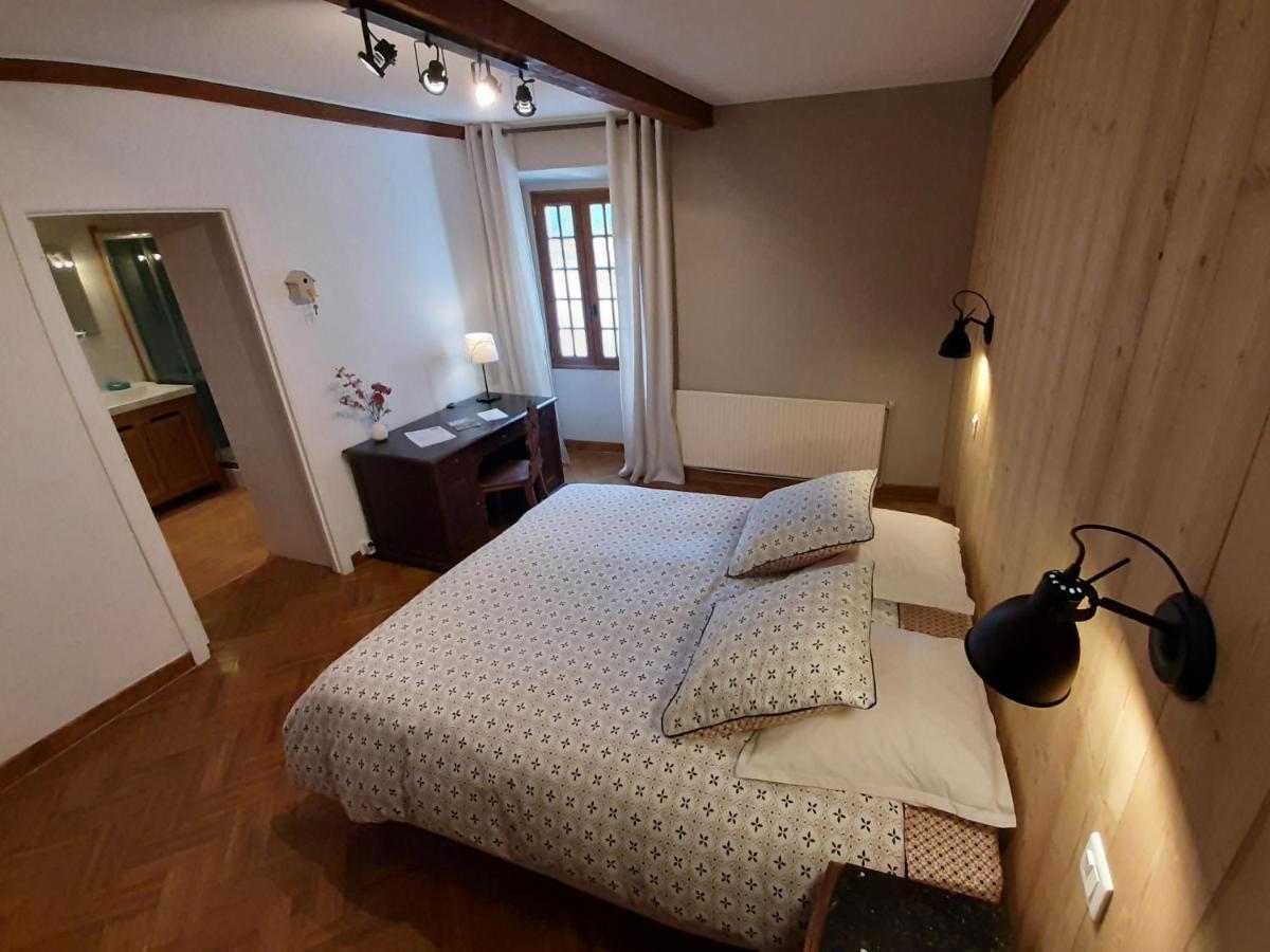 Le Sareymond Bed & Breakfast Menee Bagian luar foto