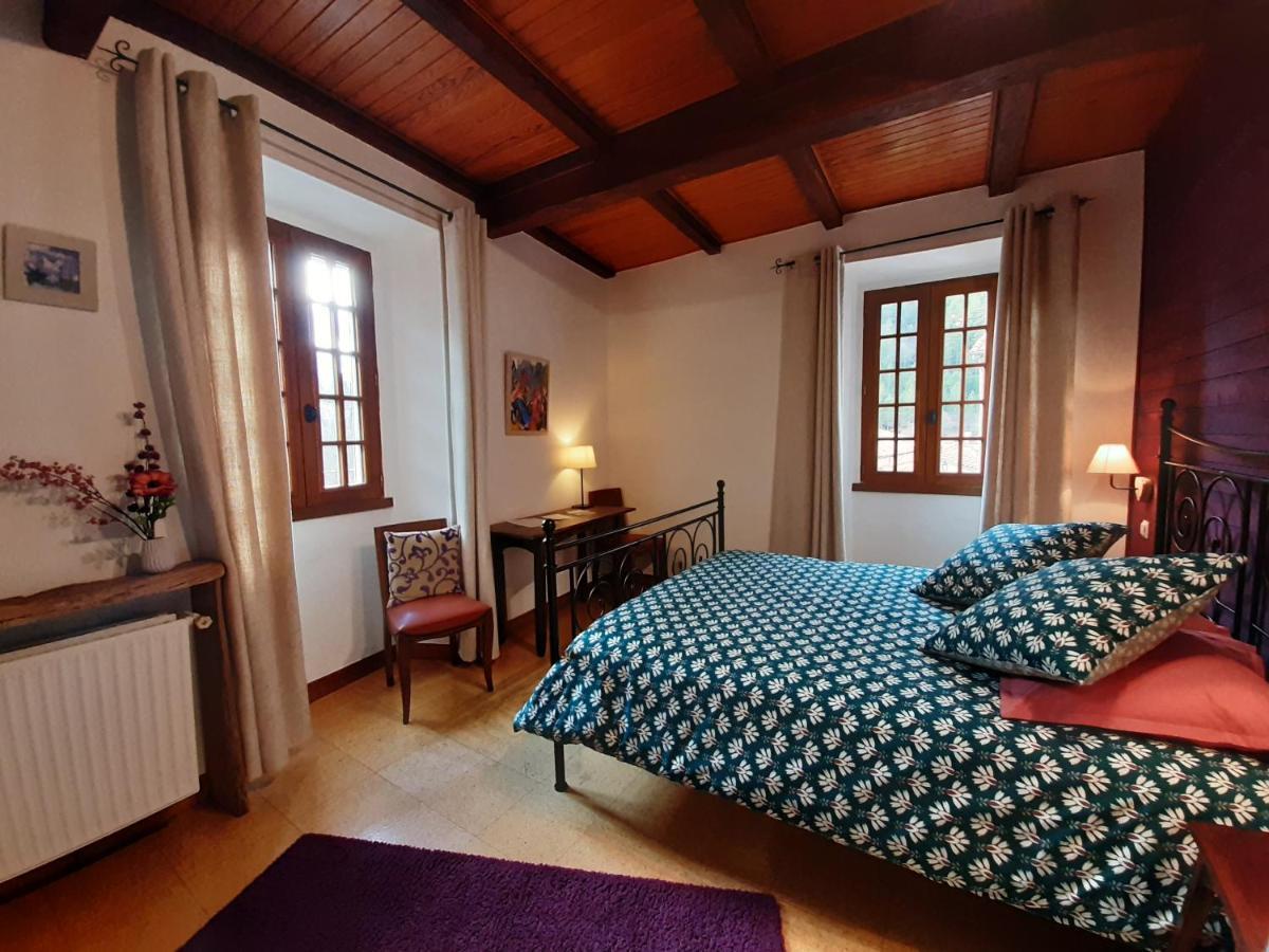 Le Sareymond Bed & Breakfast Menee Bagian luar foto