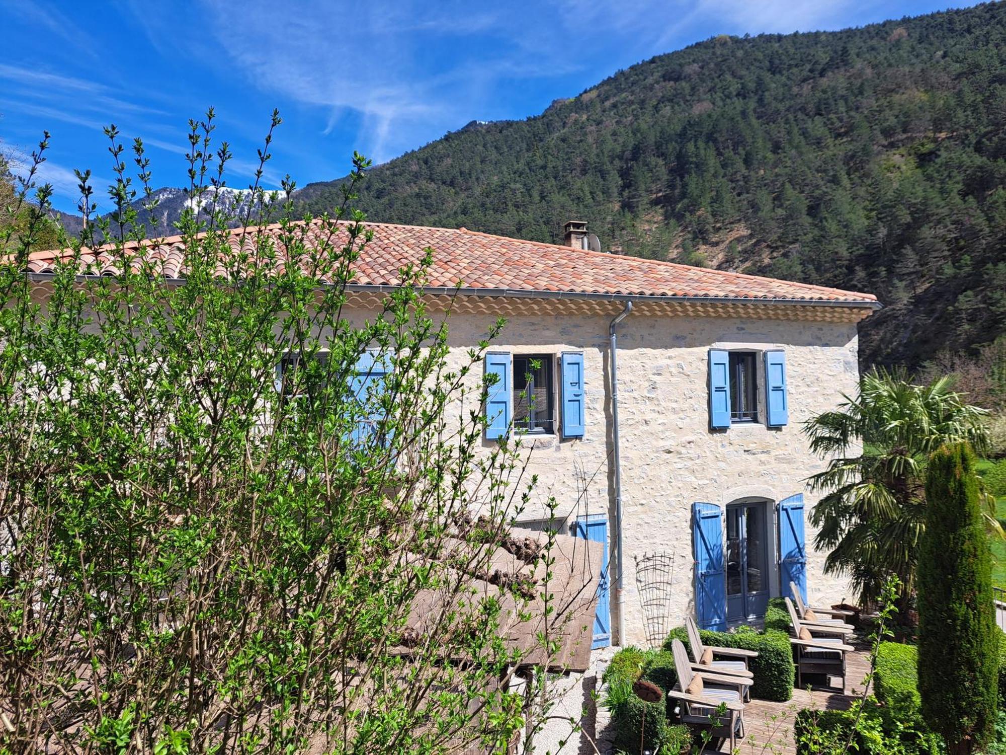 Le Sareymond Bed & Breakfast Menee Bagian luar foto