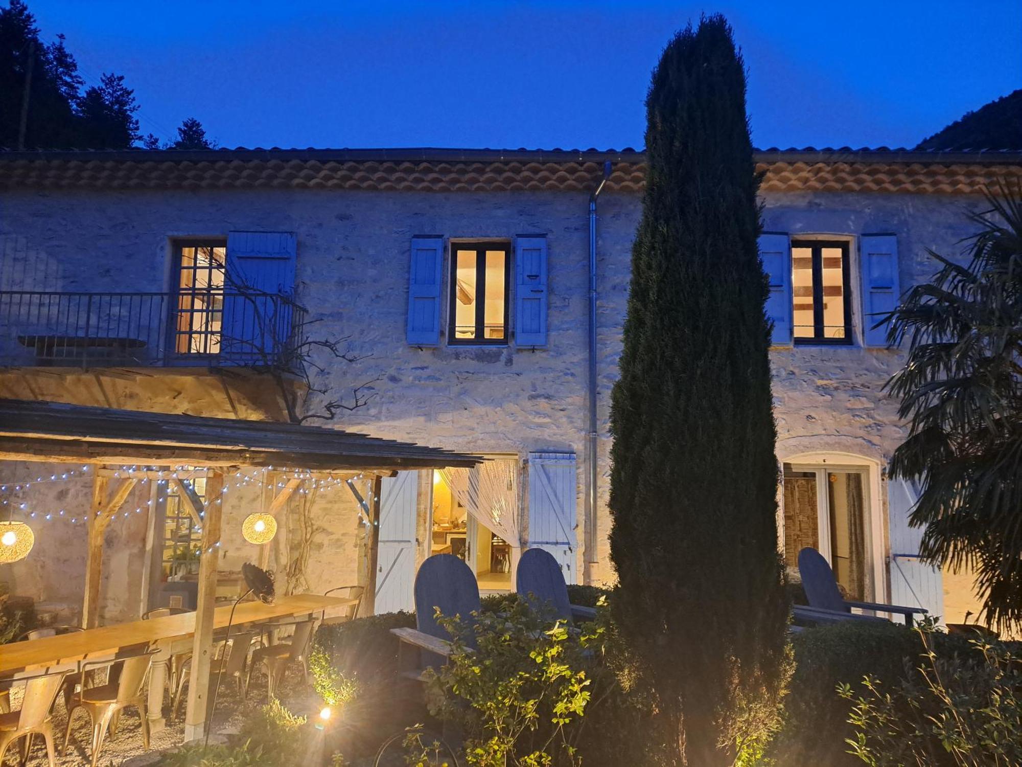 Le Sareymond Bed & Breakfast Menee Bagian luar foto