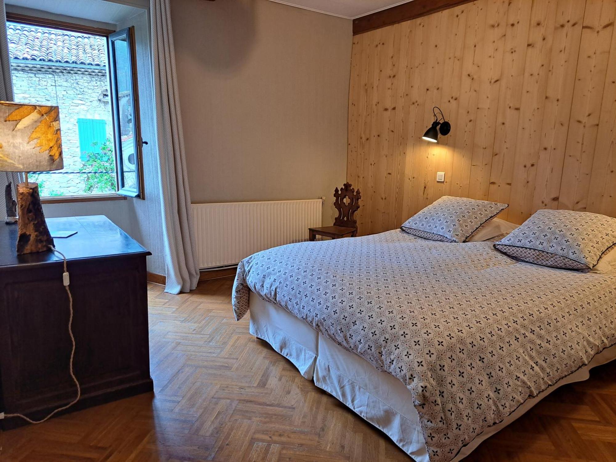 Le Sareymond Bed & Breakfast Menee Bagian luar foto
