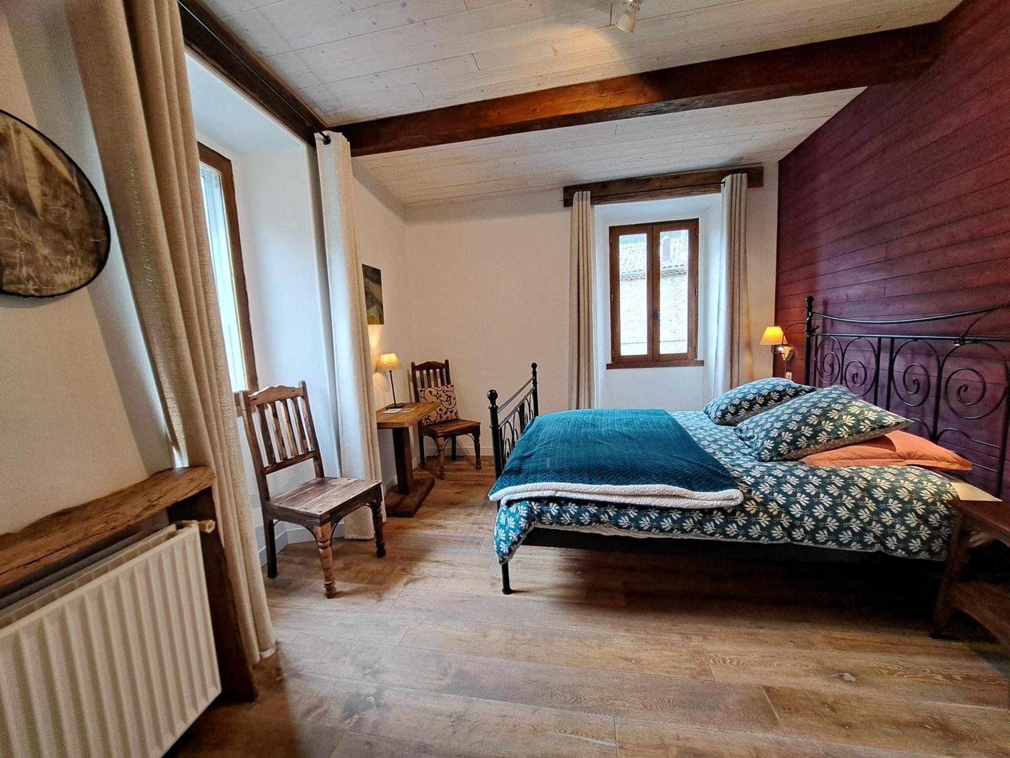 Le Sareymond Bed & Breakfast Menee Bagian luar foto
